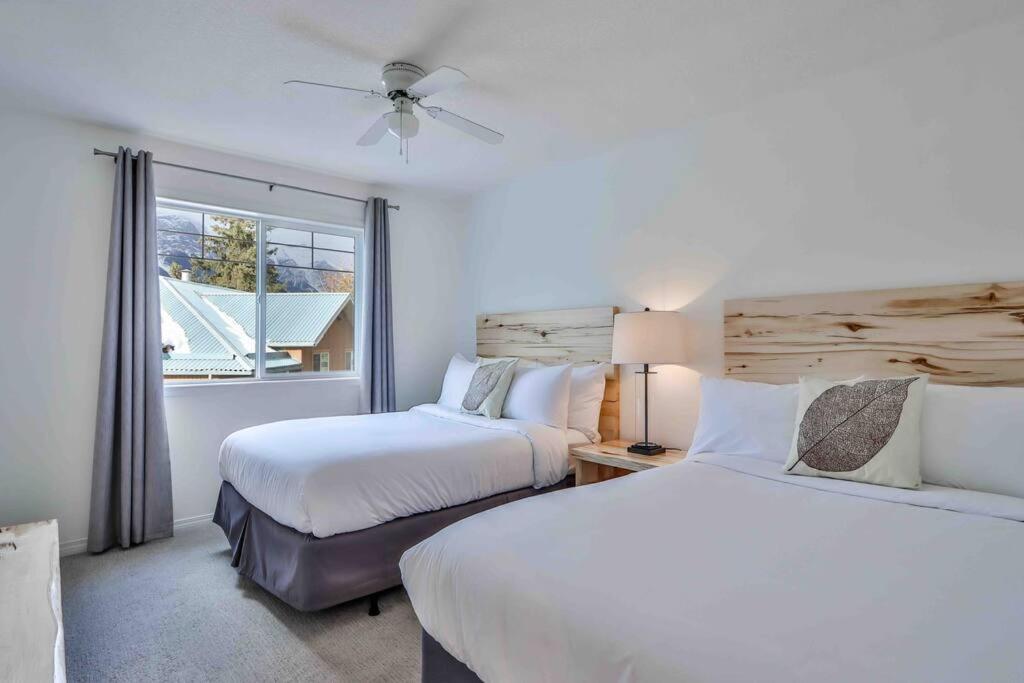 Ferienwohnung Big Mountain Views - Bright 2-Story Corner Unit Canmore Exterior foto