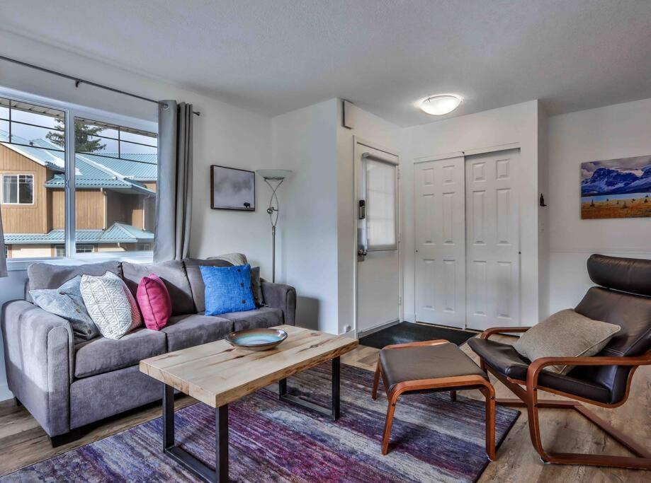 Ferienwohnung Big Mountain Views - Bright 2-Story Corner Unit Canmore Exterior foto