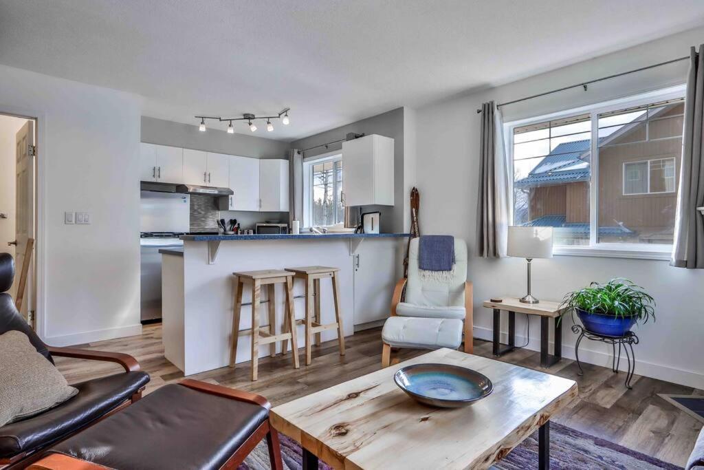 Ferienwohnung Big Mountain Views - Bright 2-Story Corner Unit Canmore Exterior foto