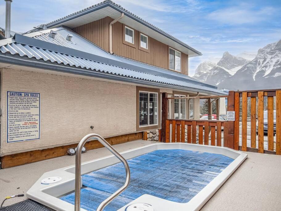 Ferienwohnung Big Mountain Views - Bright 2-Story Corner Unit Canmore Exterior foto