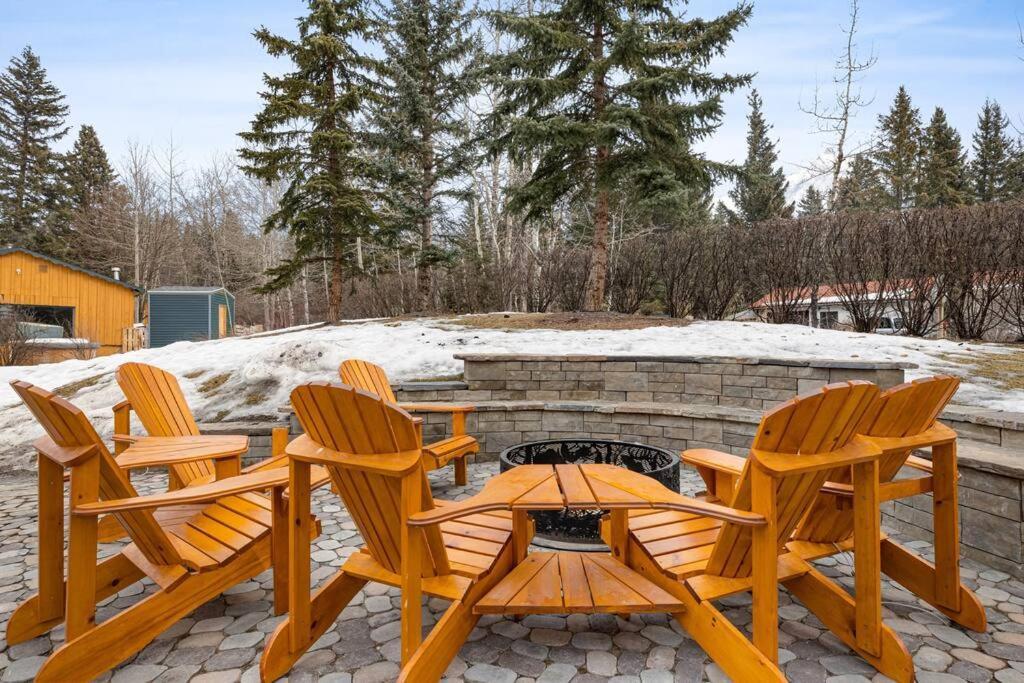 Ferienwohnung Big Mountain Views - Bright 2-Story Corner Unit Canmore Exterior foto